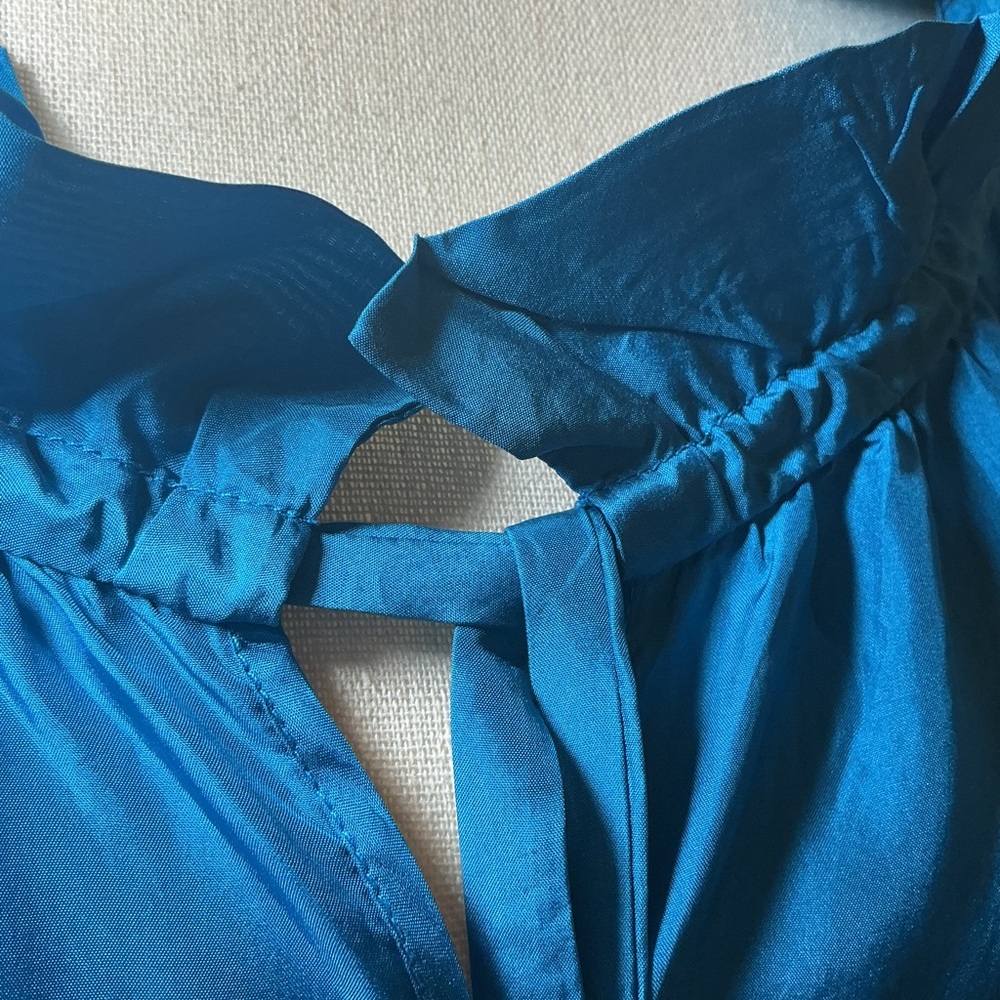 Ali Ro Vibrant 100% Silk Blue Blouse with Lace Hem - Picture 8 of 9